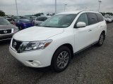 2014 Nissan Pathfinder S AWD Front 3/4 View