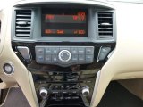 2014 Nissan Pathfinder S AWD Controls