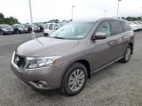 2014 Nissan Pathfinder S AWD Front 3/4 View