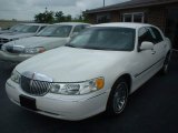 2002 White Pearlescent Metallic Lincoln Town Car Signature #84450028