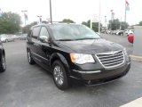 2008 Brilliant Black Crystal Pearlcoat Chrysler Town & Country Limited #84860135