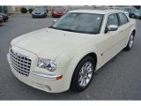 2006 Chrysler 300 C HEMI Front 3/4 View