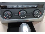 2014 Volkswagen Passat 2.5L Wolfsburg Edition Controls