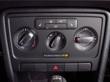 2013 Volkswagen Beetle Turbo Fender Edition Controls