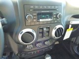 2014 Jeep Wrangler Unlimited Rubicon 4x4 Controls