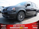 2014 Brilliant Black Crystal Pearl Chrysler Town & Country S #85698281