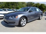 2014 Volkswagen Passat 2.5L SE Front 3/4 View