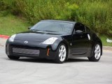 2004 Nissan 350Z Touring Coupe Front 3/4 View