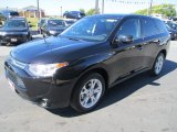 2014 Mitsubishi Outlander GT S-AWC Front 3/4 View