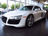 2014 Audi R8 Coupe V8 Front 3/4 View