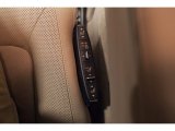 2013 Mercedes-Benz CLS 550 4Matic Coupe Controls