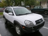 2007 Hyundai Tucson SE 4WD Front 3/4 View