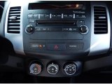 2011 Mitsubishi Outlander SE Controls