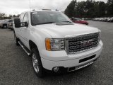 2014 GMC Sierra 2500HD Denali Crew Cab 4x4 Front 3/4 View