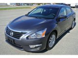 2013 Nissan Altima 2.5 S Front 3/4 View