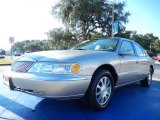 2001 Light Parchment Gold Metallic Lincoln Continental  #87380546