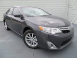 2014 Toyota Camry XLE Front 3/4 View