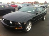 2006 Ford Mustang GT Premium Coupe Front 3/4 View