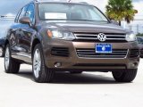 Toffee Brown Metallic Volkswagen Touareg in 2014