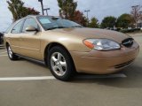 2001 Ford Taurus SE Wagon Front 3/4 View
