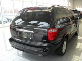 2007 Brilliant Black Crystal Pearl Chrysler Town & Country Touring #87666087