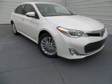 2014 Toyota Avalon Hybrid Limited Front 3/4 View