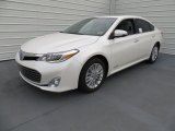 2014 Toyota Avalon Hybrid Limited Front 3/4 View