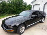 2006 Ford Mustang V6 Premium Convertible Front 3/4 View