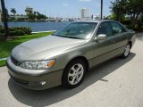 2000 Lexus ES 300 Sedan Front 3/4 View