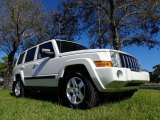 2007 Jeep Commander Sport 4x4 Front 3/4 View