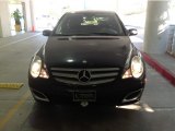 Black Mercedes-Benz R in 2007