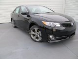 2014 Toyota Camry SE Front 3/4 View