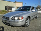 2002 Volvo S60 2.4 Front 3/4 View