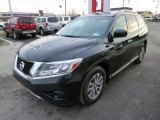 2014 Nissan Pathfinder SV AWD Front 3/4 View