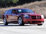 2006 Dodge Magnum SRT-8 Front 3/4 View
