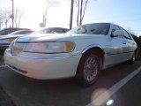 1998 Vibrant White Lincoln Town Car Signature #89916312