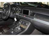 2007 Audi S8 5.2 quattro Dashboard