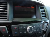 2014 Nissan Pathfinder S Controls