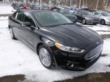 2014 Ford Fusion Hybrid SE Front 3/4 View