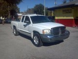 2005 Bright White Dodge Dakota SLT Club Cab #90677953