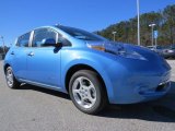 2014 Nissan LEAF SV Front 3/4 View
