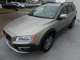 Seashell Metallic Volvo XC70 in 2015