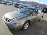 2002 Nissan Altima 2.5 S Front 3/4 View