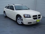 2005 Cool Vanilla White Dodge Magnum SXT #92088963