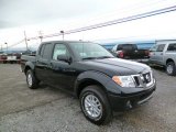 2014 Nissan Frontier SV Crew Cab 4x4 Front 3/4 View