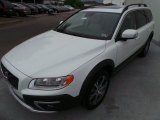 2015 Volvo XC70 T6 AWD Front 3/4 View