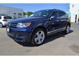 2014 Volkswagen Touareg V6 R-Line 4Motion Front 3/4 View