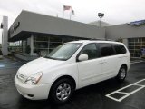 Clear White Kia Sedona in 2009