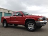 2004 Dodge Dakota SLT Club Cab 4x4 Front 3/4 View