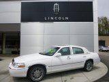 Vibrant White Lincoln Town Car in 2007